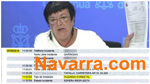 Mª José Beaumont muestra el informe del incendio. Debajo, el aviso en el que se demuestra que el fuego fue un incendio forestal.