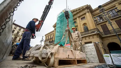 Retirada de la Laureada del Palacio de Navarra. PABLO LASAOSA 07