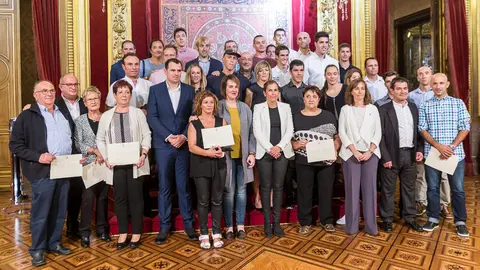 La presidenta de Navarra, Uxue Barkos, preside la recepción a los deportistas navarros olímpicos, paralímpicos y técnicos en el Salón del Trono del Palacio de Navarra. IÑIGO (1)