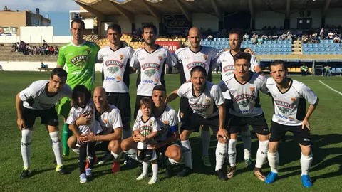 Alineación del CD Tudelano en el estadio Ciudad de Tudela.
