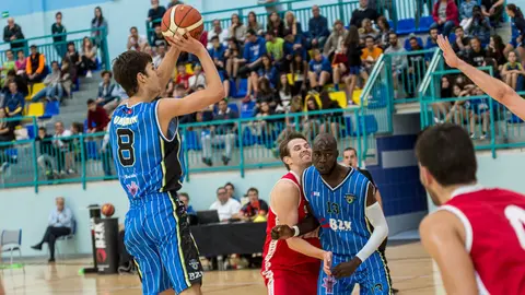 Partido de baloncesto de la liga EBA entre CB Valle de Egües y CD Estela de Cantabria (57-78) disputado en el polideportivo de Maristas en Sarrigurren (5). IÑIGO ALZUGARAY