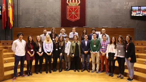 Los equipos, el jurado y los representantes del VII Torneo de Debate de Bachillerato CEDIDA