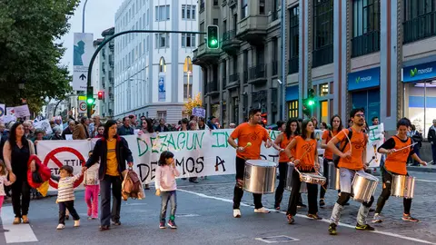 Manifestación organizada por la red Pobreza Cero con motivo del Dia Internacional para la Erradicación de la Pobreza. IÑIGO ALZUGARAY (1)