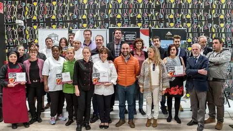 Entrega de los premios de la XV Semana de la Cazuelica y su maridaje con el vino de Navarra en la cooperativa de Hostelería (3). IÑIGO ALZUGARAY