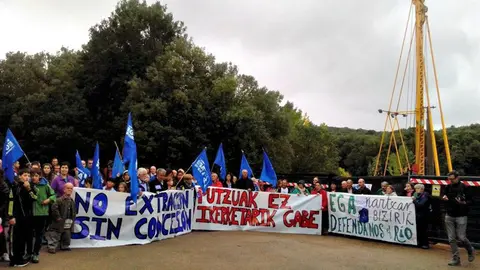 La Asociación Salvemos el Egase ha manifestado contra la construcción de dos pozos en Mendaza. SALVEMOS DEL EGA