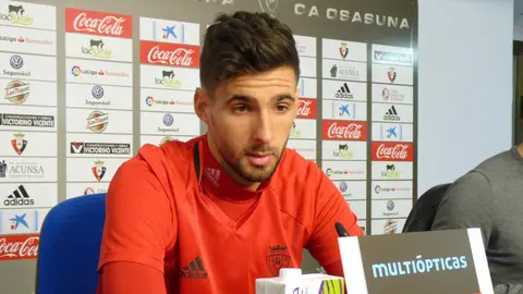 Kenan Kodro en rueda de prensa en El Sadar.