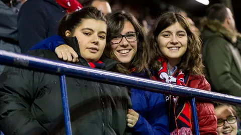 La grada de El Sadar durante el partido entre Osasuna y Alavés (11). IÑIGO ALZUGARAY