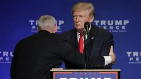 Evacuan a Trump por el riesgo de que un hombre armado le atacase en un mitin en Nevada