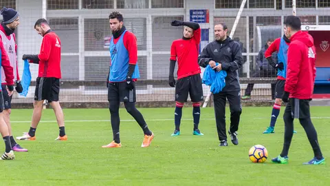 Primer entrenamiento de Osasuna tras la destitución de Enrique Martín Monreal (22). IÑIGO ALZUGARAY