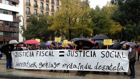 Manifestación del colectivo Parlamento Social contra la política fiscal del Gobierno de Navarra