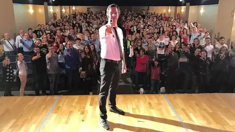 El mentalista Toni Bright durante uno de sus espectáculos