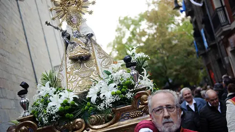 Procesión mariana por las calles de pamplona para celebrar el cierre del año santo de la Misericordia. MIGUEL OSÉS_1