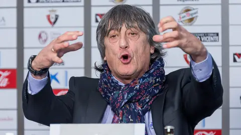 Rueda de prensa de Enrique Martín Monreal en la que se ha despedido como entrenador de Osasuna (20). IÑIGO ALZUGARAY