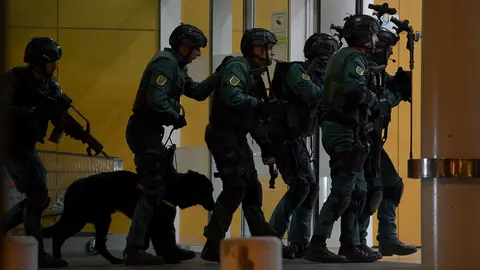 Simulacro de atentado terrorista en La Morea a cargo de Guardia Civil, Policía Foral, DYA Navarra y Cruz Roja. PABLO LASAOSA 02