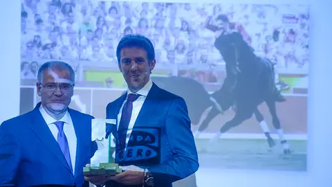 Entrega de los premios taurinos Ciudadela de El Corte Inglés y Onda Cero en el hotel Muga de Beloso. MIGUEL OSÉS (12)