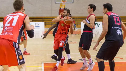 Partido entre Basket Navarra y CBC Valladolid disputado en el pabellón de la UPNA (17). IÑIGO ALZUGARAY