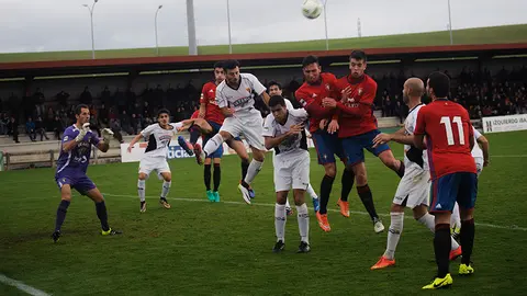 Derby en Tajonar entre el Osasuna Promesas y el Tudelano. MIGUEL OSÉS_16