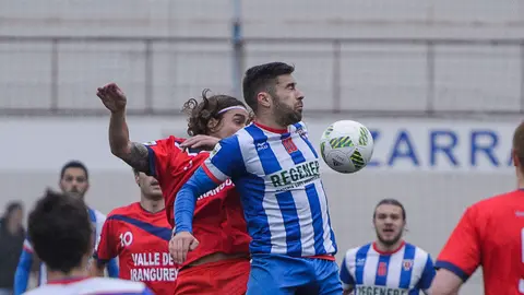 Derbi navarro entre el Izarra y el Mutilvera. PABLO LASAOSA 19