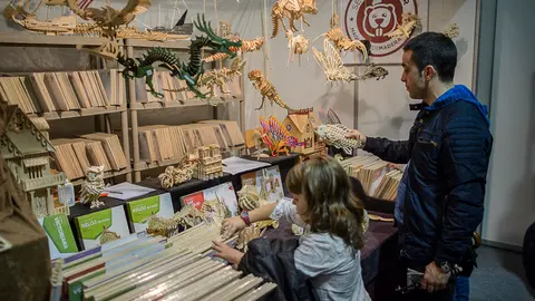 Feria de navidad de Pamplona en la plaza de toros. PABLO LASAOSA (10)
