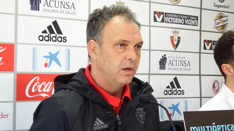 Joaquín Caparrós en la sala de prensa de Tajonar.