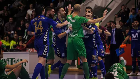 Partido de fútbol sala entre el Magna Gurpea - Inter Movistar. MIGUEL OSÉS_33 (31)