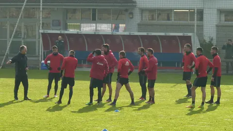 Caparrós con el posible once titular en Tajonar.
