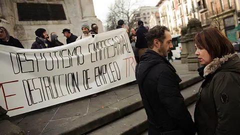 Concentración de trabajadores y despedidos de ZF-TRW. MIGUEL OSÉS_5
