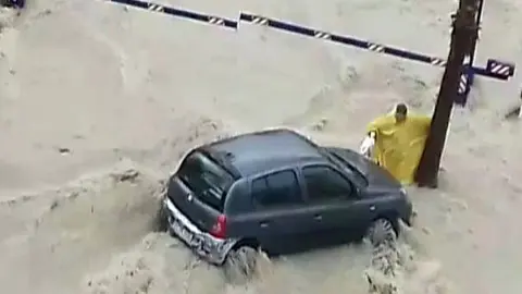 Un hombre se ha adentrado en la cala de Finestrat, en Alicante, durante las inundaciones y ha fallecido al ser arrastrado por el agua
