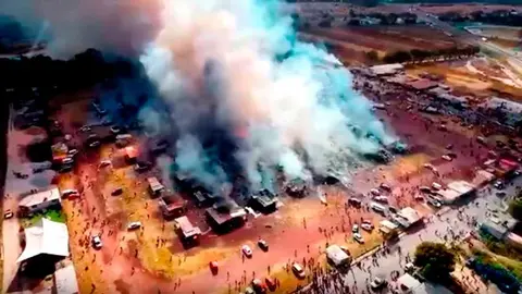 Explosión en un mercado de pirotecnia en Tultepec, en México, que causa decenas de muertos y heridos.
