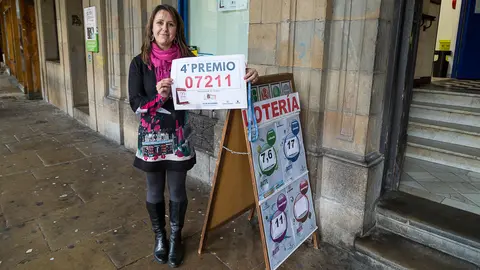 La administración de la plaza del Castillo de Pamplona ha vendido parte del número 7.211 premiado con un cuarto premio en el Sorteo Extraordinario de Navidad (1). IÑIGO ALZUGARAY