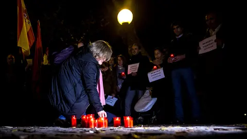 Concentración en memoria de las víctimas de ETA convocada por las asociaciones Vecinos de Paz y Sociedad Civil Navarra (9). IÑIGO ALZUGARAY