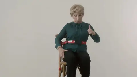 El sentador de madres, el vídeo viral que triunfa estas Navidades YOUTUBE