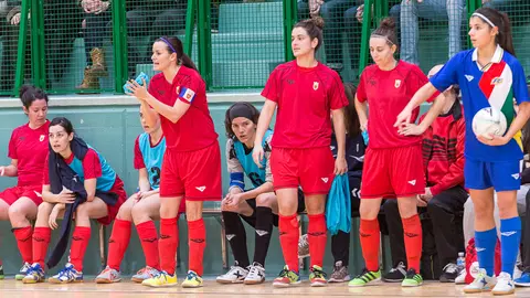 Partido entre la selección Navarra Absoluta de fútbol sala y la selección de La Rioja en el Día del Fútbol Femenino (14). IÑIGO ALZUGARAY