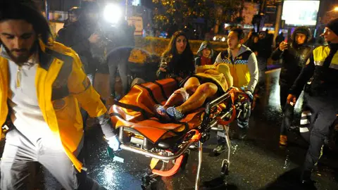 Ataque con decenas de muertos en una discoteca de Estambul en Nocheviaje. AGENCIAS (10)