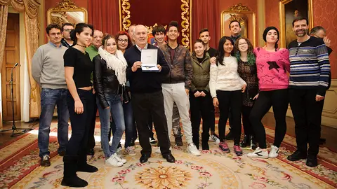 Entrega de la XV Haba de Oro entregada por la Asociación Cabalgata Reyes Magos de Pamplona. MIGUEL OSÉS_8