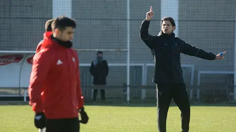 Segundo entrenamiento del nuevo entrenador de Osasuna Valiljevic. MIGUEL OSÉS_14