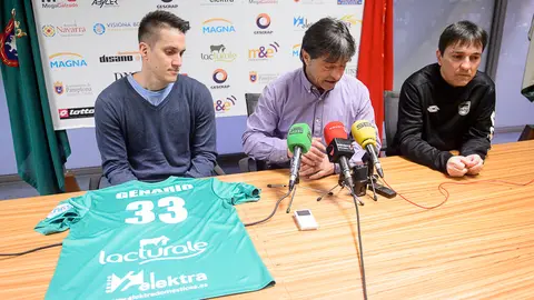 Genario junto a los hermanos Arregui. Pablo Lasaosa.