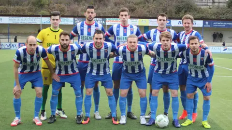 Equipo titular del Izarra ante el Palencia en Estella. Facebook Izarra.