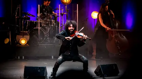 El violinista libanés Ara Malikian presenta su trabajo 'La increíble historia de Violín' en Baluarte. IÑIGO ALZUGARAY