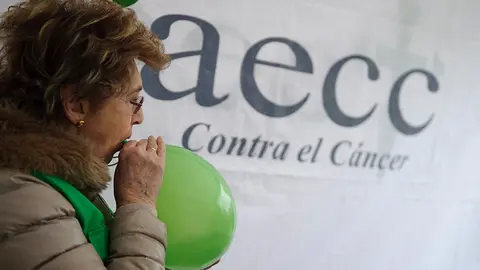 Concentración convocada por AECC con motivo del día Mundial contra el Cáncer. MIGUEL OSÉS_4