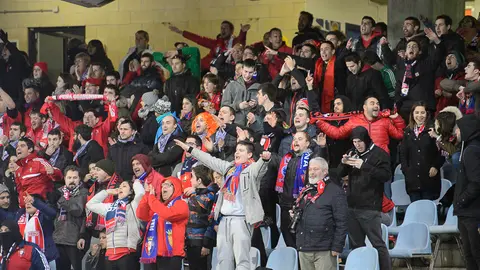 Casi 1.000 aficionados rojillos han acompañado a Osasuna durante el encuentro disputado en Anoeta frente a la Real Sociedad. PABLO LASAOSA (14)