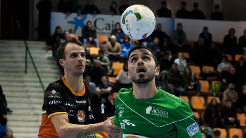 El Pabellón Anaitasuna estalla con este derby de futbol sala entre el Magna Gurpea y el Aspil Vidal. MIGUEL OSÉS_20