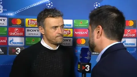 Luis Enrique responde a las preguntas de TV3 en París.