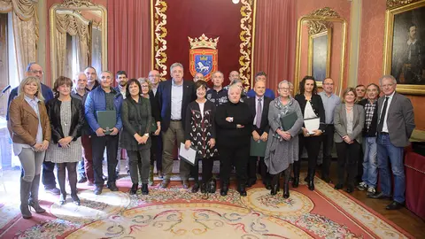 Acto de homenaje al personal municipal jubilado o fallecido en 2016. PABLO LASAOSA 13