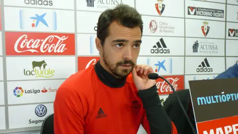 De las Cuevas en rueda de prensa.