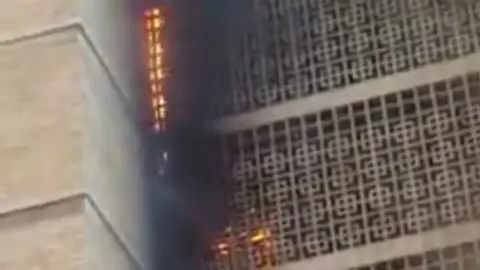 Incendio de un patio interior en un bloque de pisos de la calle Doctor Galán en San Jorge 1