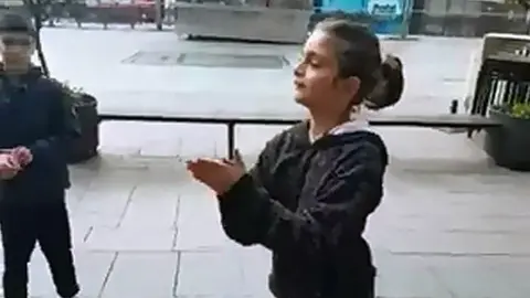 El vídeo de un niño en Peralta bailando flamenco y simulando lanzar un penalti que se ha hecho viral YOUTUBE