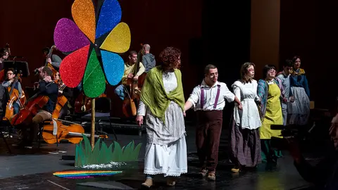 Ensayo de 'La flor más grande del mundo' con la participación de más de 80 personas con diversidad funcional junto a la Orquesta Sinfónica de Navarra  (22). IÑIGO ALZUGARAY