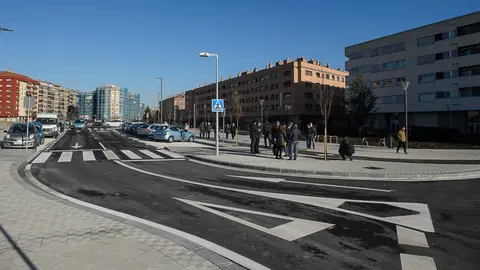 Miembros de la Comisión y la gerencia de Urbanismo del Ayuntamiento de Pamplona visitan la nueva urbanización del sur de la Milagrosa. PABLO LASAOSA 08