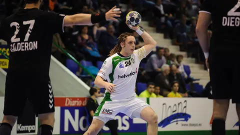 El Helvetia Anaitasuna recibe en casa al Balonmano Sinfín. MIGUEL OSÉS_16